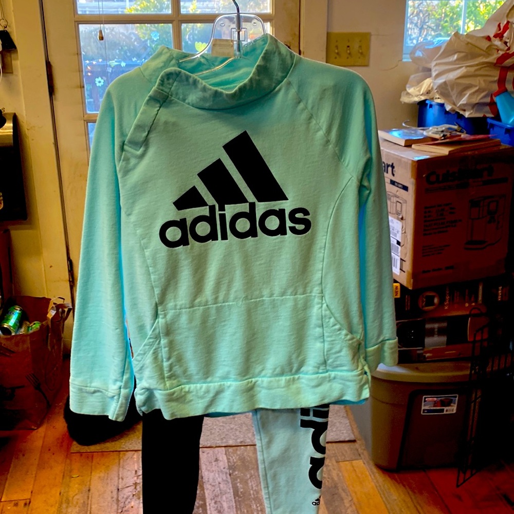 Adidas Warmup, all cotton, in good condition….great for the Spring